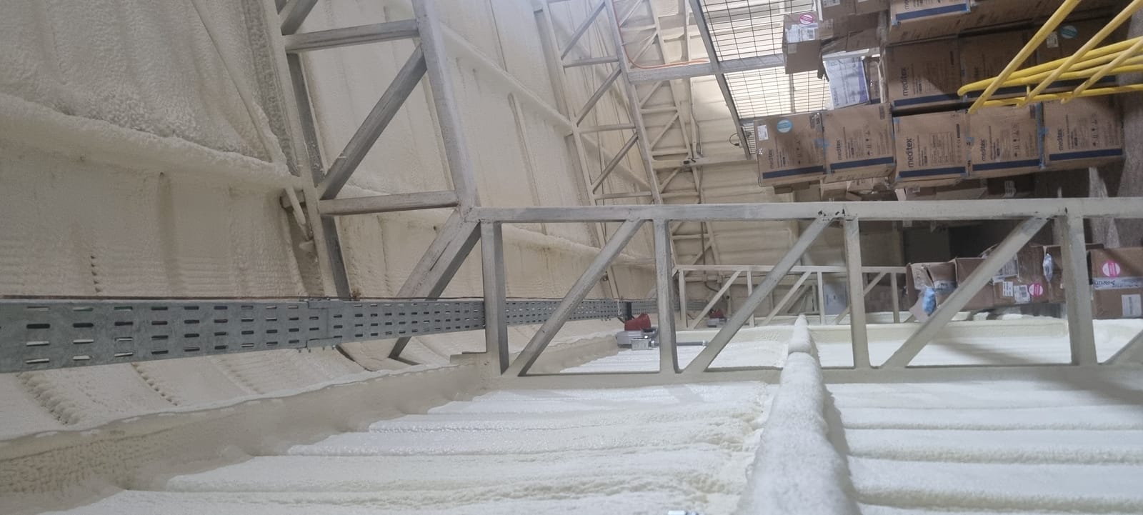 Distribución eléctrica para climatización, bodega de medicamentos — Depto. Salud Municipal