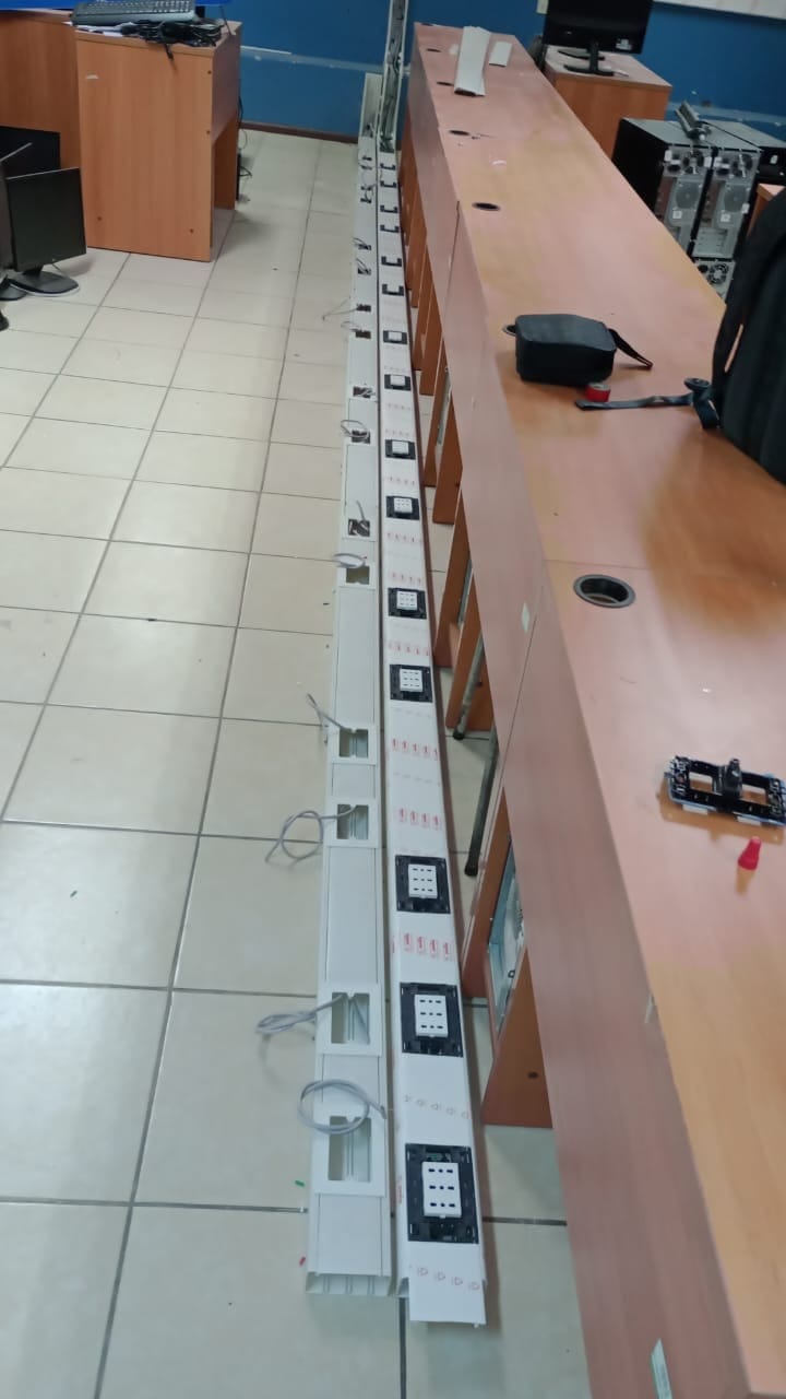Línea de distribución eléctrica, sala de computación