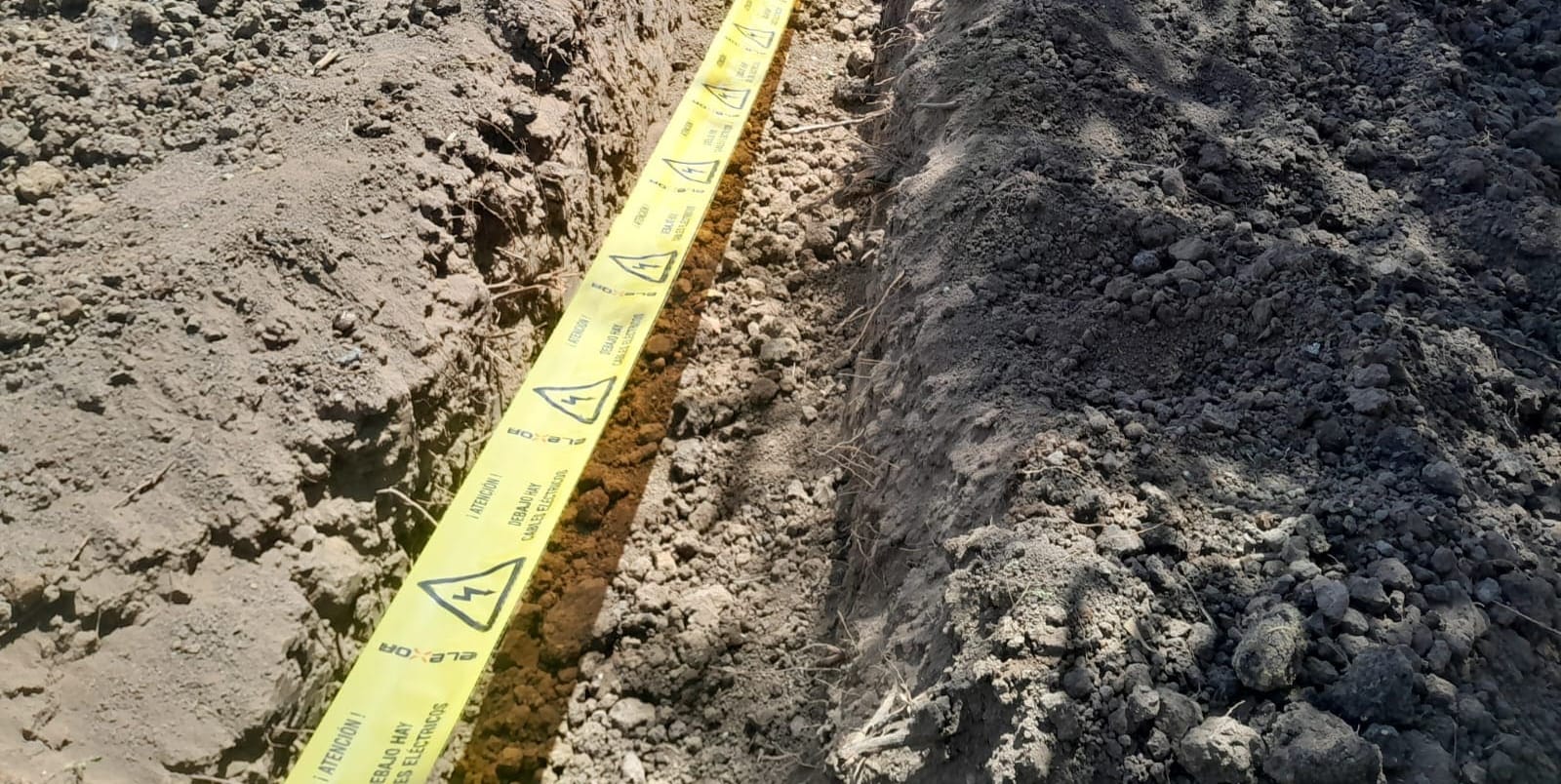Zanja para cable subterráneo de media tensión